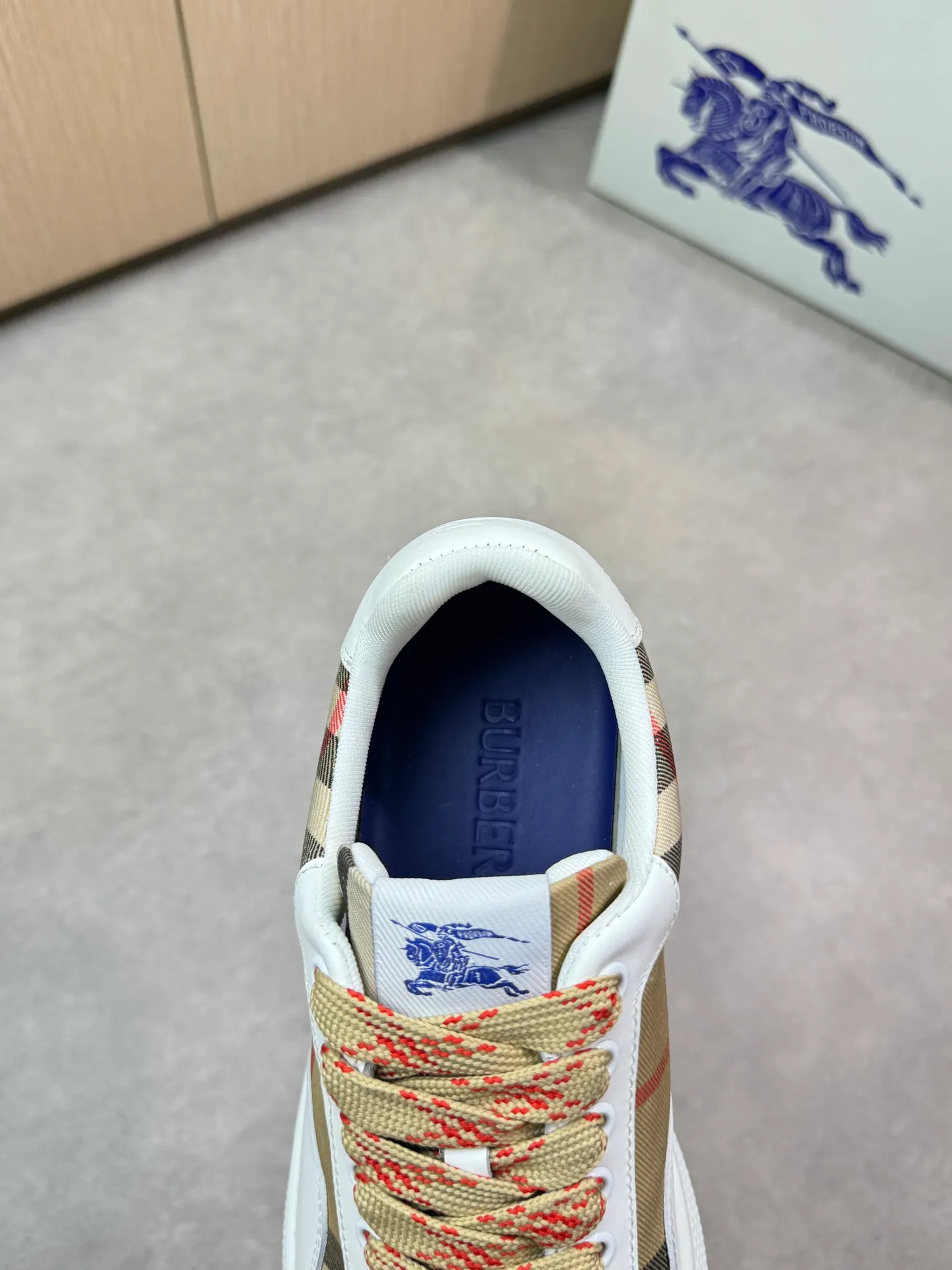 Men's shoes 💰P420💰[BURBERRY] Burberry - High-end quality original 🔍🔍🔍casual sports sneakers - Upper: imported 🔝 Napa calfskin, brand totem cloth, tongue brand cloth label - Lining: brand canvas, foot pad; water-dyed cowhide - Outsole: ultra-light TPR rubber; two-color molded outsole -Ultra-high quality control and fine workmanship: outstanding (high-end, extravagance, class) -Size: 38-44 (45 for men, can be customized)